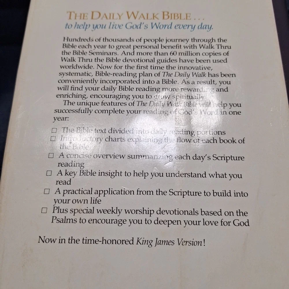THE DAILY WALK BIBLE KJV Tyndale Hardcover 365 Day Bible Great Condition Inside